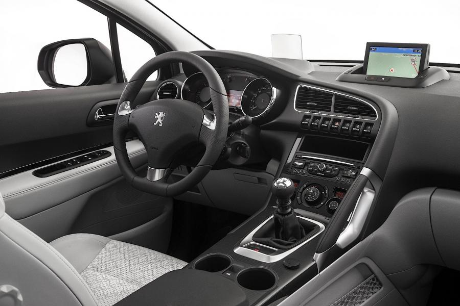  Peugeot 3008 2013 года  (фото 7 из 21)